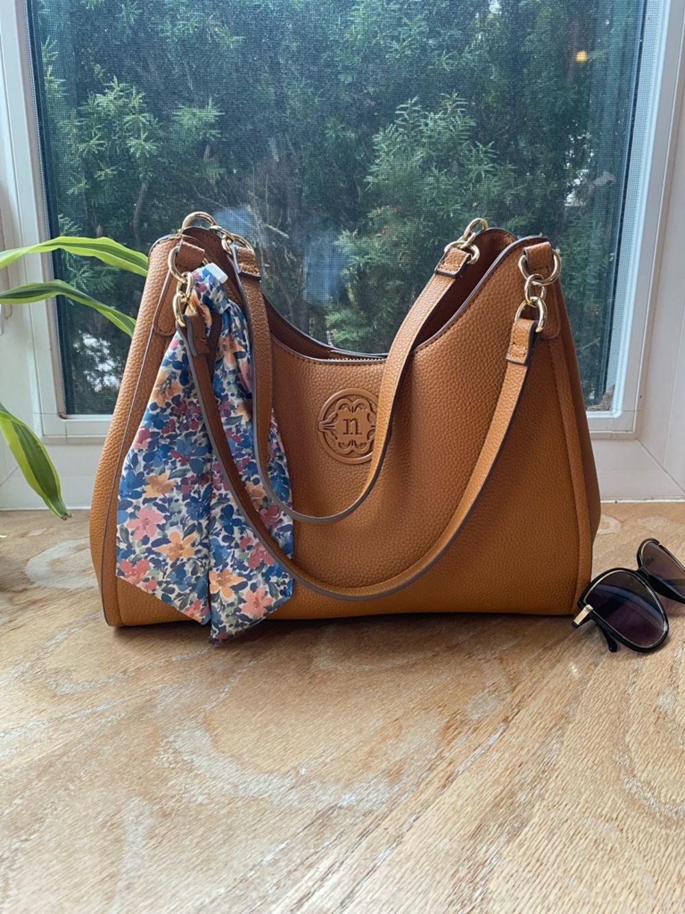 Sac à main Nanette Lepore Bag with Floral Scarf